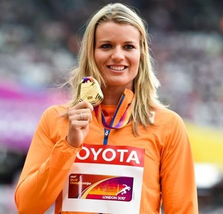 Dafne Schippers holding up her gold medal at the World Athletics Championships in London in 2017.